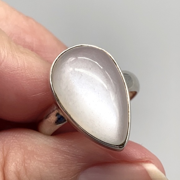 Gorgeous milky white shimmering moonstone ring in sterling silver size 8.5 - Picture 6 of 6